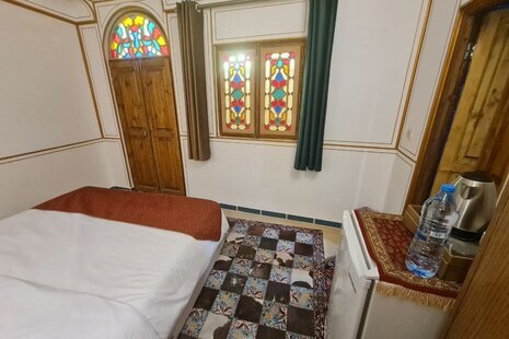 اتاق جلیل شهناز در اقامتگاه بومگردی اصفهان