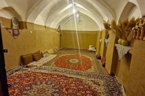 اتاق 25 متری در بوم گردی نائین