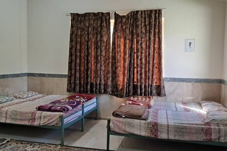 اتاق 4 تخت در اقامتگاه بومگردی آمل 2