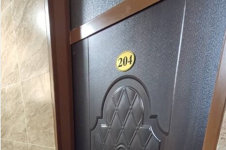 اتاق 204 سه تخت در مسافرخانه قم