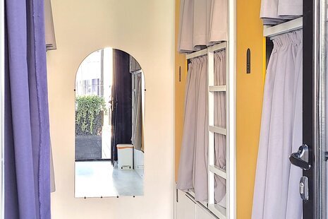 اتاق خوابگاهی 12 تخته بانوان در هاستل اصفهان