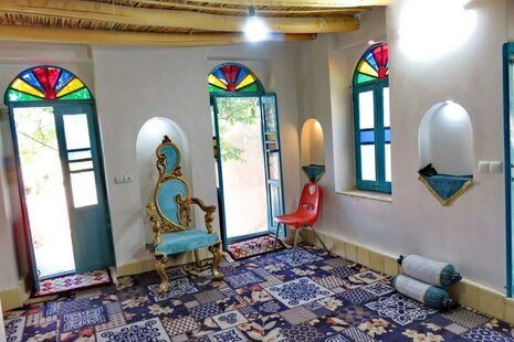 واحد تکخواب توت شمرونی در بومگردی برزک
