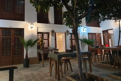 اتاق 3 تخته ترنج دراقامتگاه بومگردی در اصفهان