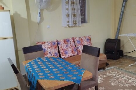 واحد مبله تکخواب طبقه اول ویلا کژال در تنکابن