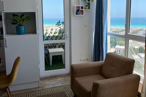 آپارتمان مبله تکخواب طبقه 8 دید دریا در کیش