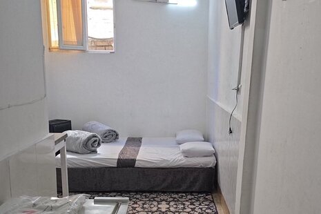 سوئیت دو تخت مولوی در مشهد