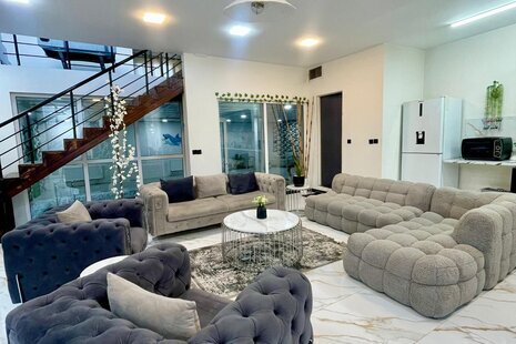 ویلا مبله دوبلکس سه خواب استخردار شاهان در چهارباغ