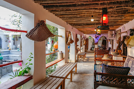 اتاق قلعه در بومگردی بندر لافت