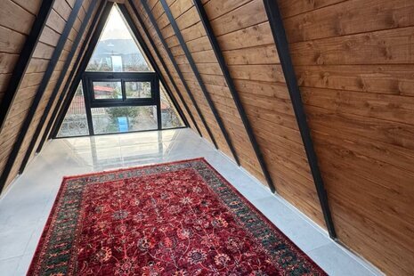 کلبه سوئیسی تریپلکس استخردار  مبله سه خواب هامون در تنکابن