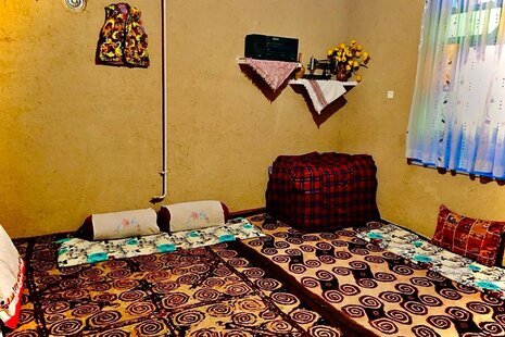 اتاق نوکسر در اقامتگاه بومگردی آزادشهر