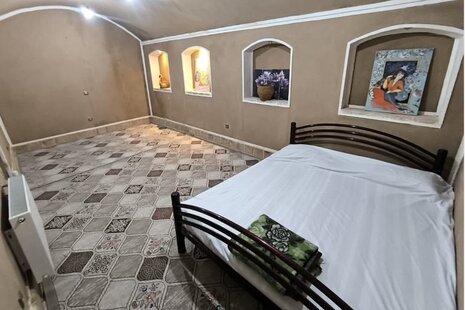 اتاق دو نفره اشتراکی آقایان در اقامتگاه بومگردی یزد