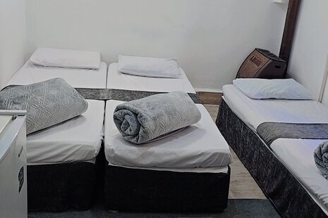 سوئیت سه تخت مولوی در مشهد