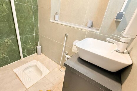 اتاق استاد فرشچیان در اقامتگاه بومگردی اصفهان