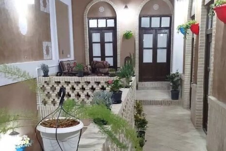 اتاق هفت نفره در اقامتگاه بومگردی یزد