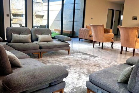 ویلا دوبلکس سه خواب فول استخر جکوزی دار در چهارباغ