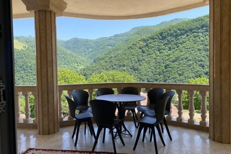 واحد مبله سه خواب در طبقه اول ویلا در آستارا