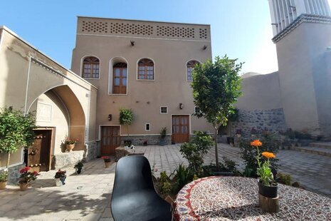 اتاق سه دری در اقامتگاه سنتی نطنز