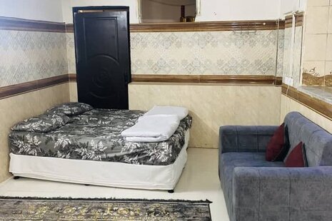 واحد پنج تخت در مسافرخانه مشهد
