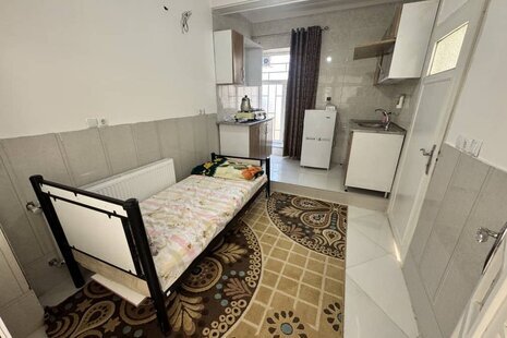 سوئیت مبله 43 متری طبقه اول در قم