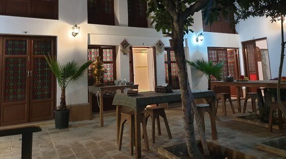 اتاق دوتخته آیینه بوم گردی در اصفهان