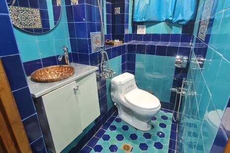 اتاق استاد ارحام صدر در اقامتگاه بومگردی اصفهان