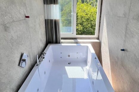 سوئیت جکوزی دار مبله در طرقبه و شاندیز