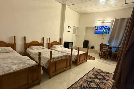 اتاق شاهنشین در اقامتگاه بومگردی شیراز