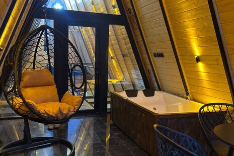 کلبه سوئیسی دوخواب  جکوزی دار در رامسر