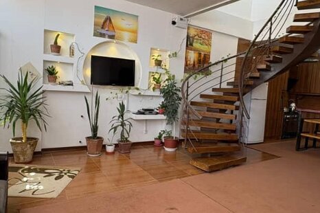 ویلا دوبلکس استخردار آبگرم در باغ بهادران