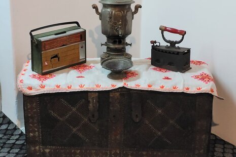 اتاق کنج سردر اقامتگاه بومگردی رامسر