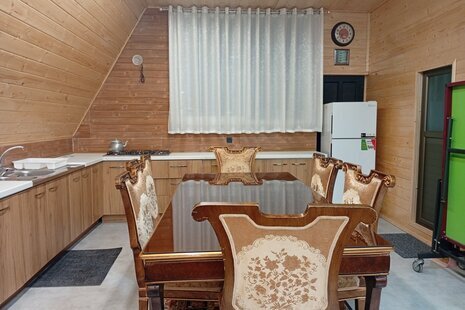 کلبه سوئیسی جنگلی دوخواب راحیل سه هزار در تنکابن
