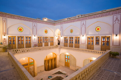 اتاق 4نفره گلفام در هتل سنتی در کاشان