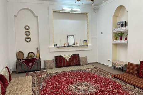 اتاق نن جان در اقامتگاه بومگردی دامغان