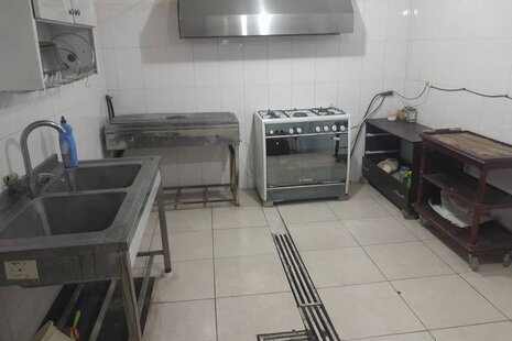 اتاق 203 دو تخت در مسافرخانه میدان خراسان