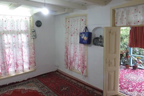 اتاق زمرد در اقامتگاه بومگردی در تالش