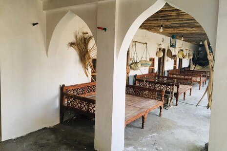 اتاق گل در اقامتگاه بومگردی لافت