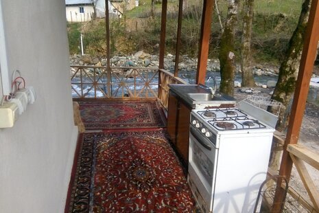 سوئیت لب رودخانه در شفت