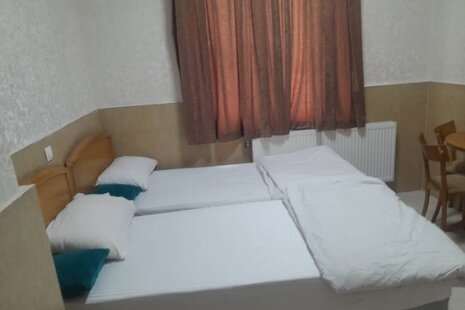 اتاق 203 دو تخت در مسافرخانه میدان خراسان