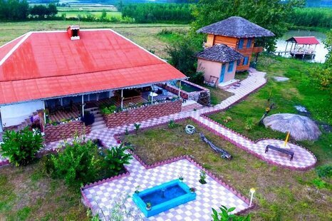 ویلا در روستای میانده صومعه سرا