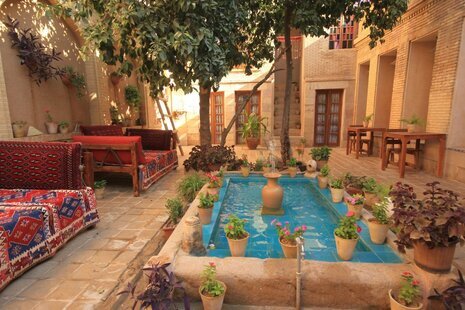 اتاق 3 نفره ترنج در اقامتگاه سنتی شیراز