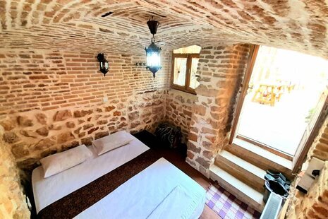 اتاق 1 در اقامتگاه بومگردی شیراز