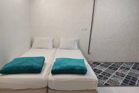 سوئیت(6نفره) زیرهمکف مسافرخانه در مشهد