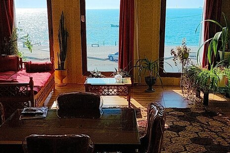 سوئیت مبله ساحلی در بوشهر