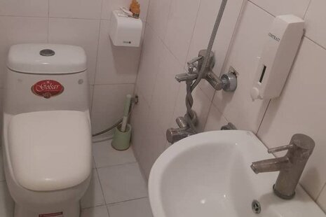 اتاق 102 سه تخت در مسافرخانه میدان خراسان