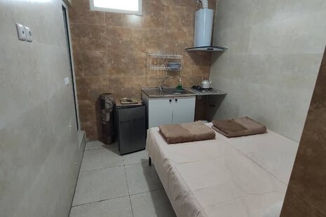 اتاق 402 دو تخت در مسافرخانه قم