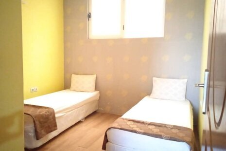 آپارتمان دو خواب هوشنگ ابتهاج در مشهد