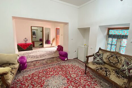 اتاق هخامنشیان در اقامتگاه بومگردی گلوگاه