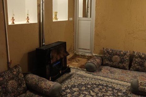 اتاق اشرف الملوک در اقامتگاه بومگردی دهاقان