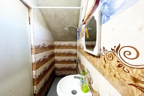 کلبه چوبی در طبیعت بکر لفور