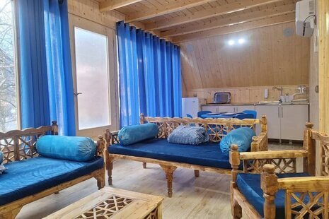 کلبه سوئیسی مبله دوخواب آبی در پل سفید